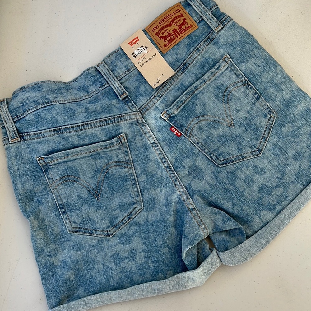 Levi’s Mid- Length Shorts- Slate Daisy/Light Wash - Picture 5 of 8